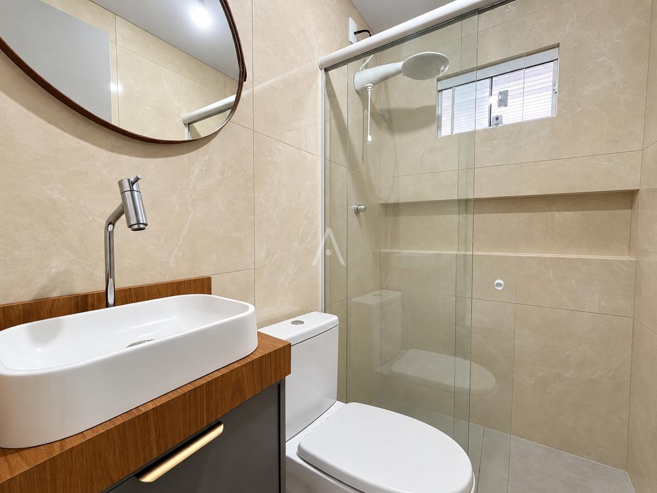 Casa Residencial para para aluguel no Bairro JARDIM GISELA em TOLEDO: Banheiro Social