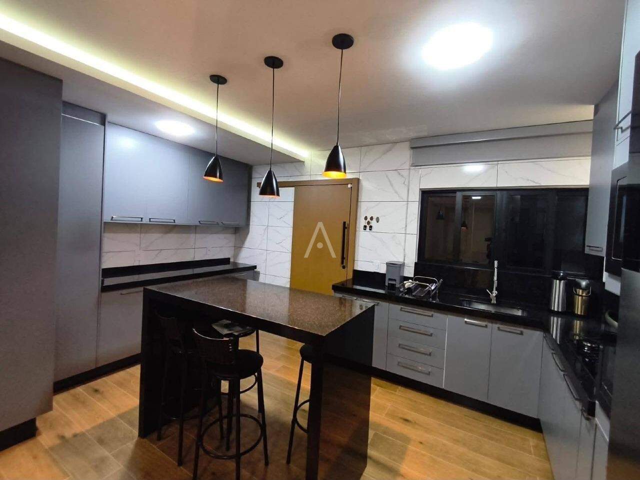 Casa Residencial para à venda no Bairro PARQUE SAO PAULO em CASCAVEL: