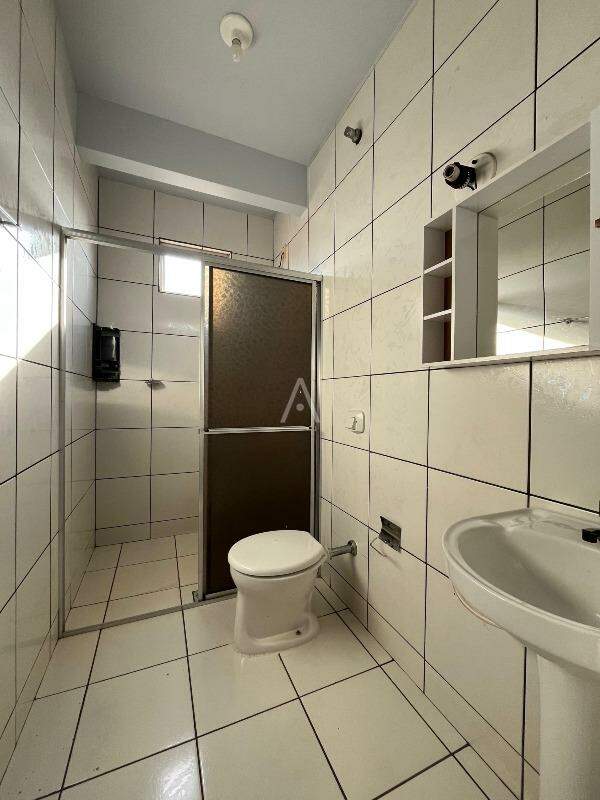 Apartamento para para aluguel no Bairro JARDIM PANORAMA em TOLEDO: Banheiro Suíte