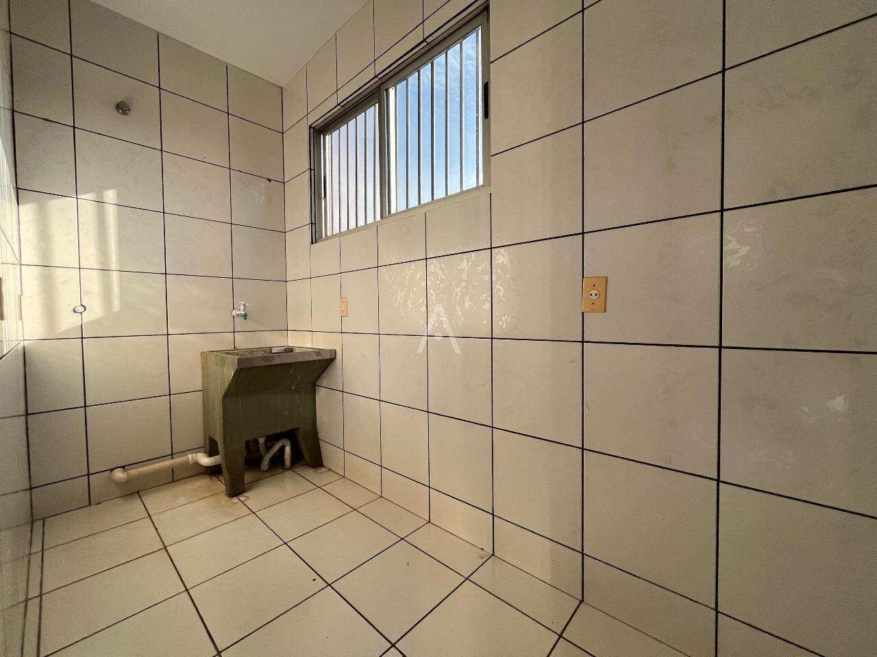Apartamento para para aluguel no Bairro JARDIM PANORAMA em TOLEDO: Área de serviço