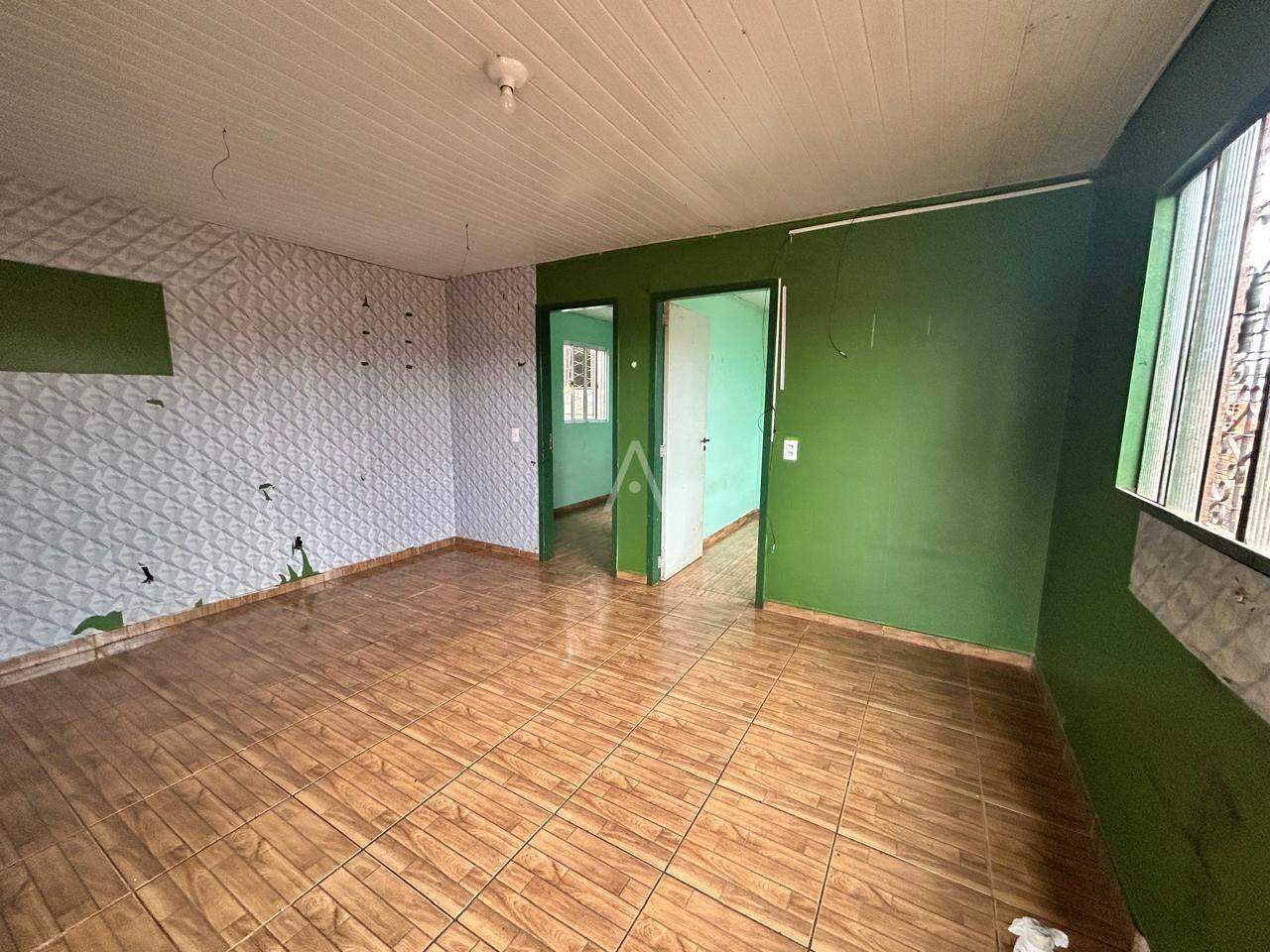 Casa de Fundos para Locação no Santa Felicidade – 2 Quarto sem vaga de garagem.