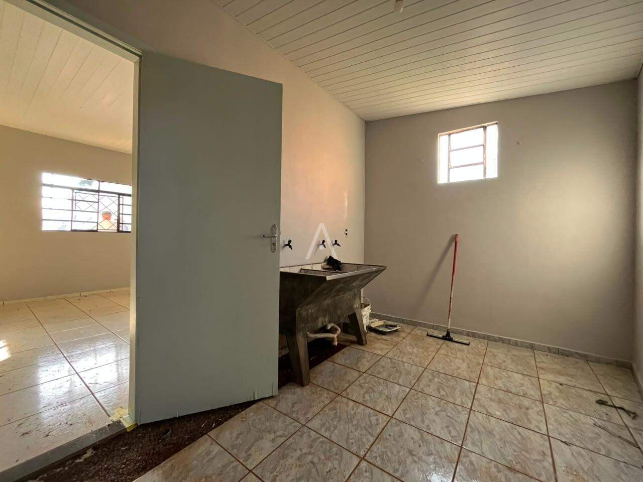 Casa Residencial para para aluguel no Bairro SAO FRANCISCO em TOLEDO: Área de serviço