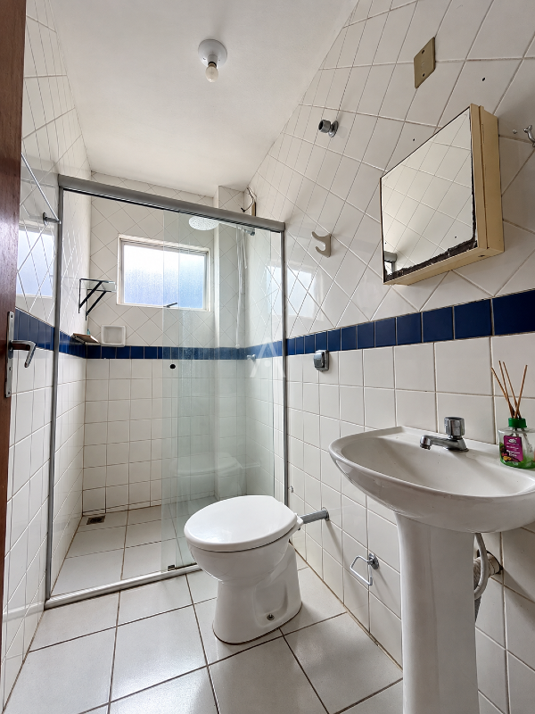 Apartamento para para aluguel no Bairro JARDIM PORTO ALEGRE em TOLEDO: Banheiro Social