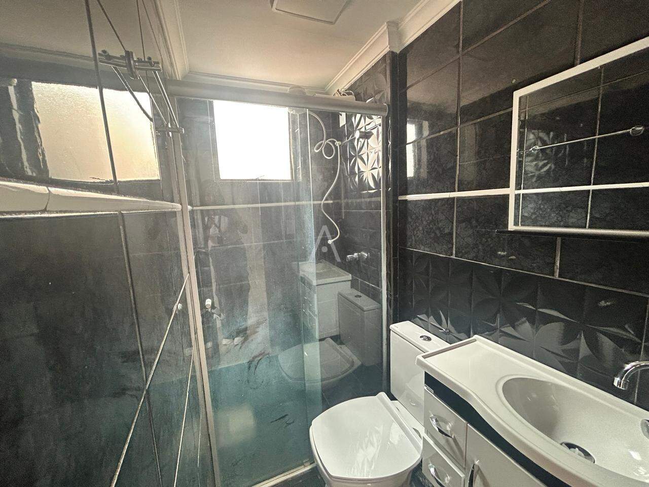 Apartamento para para aluguel no Bairro PARQUE VERDE em CASCAVEL: BANHEIRO 