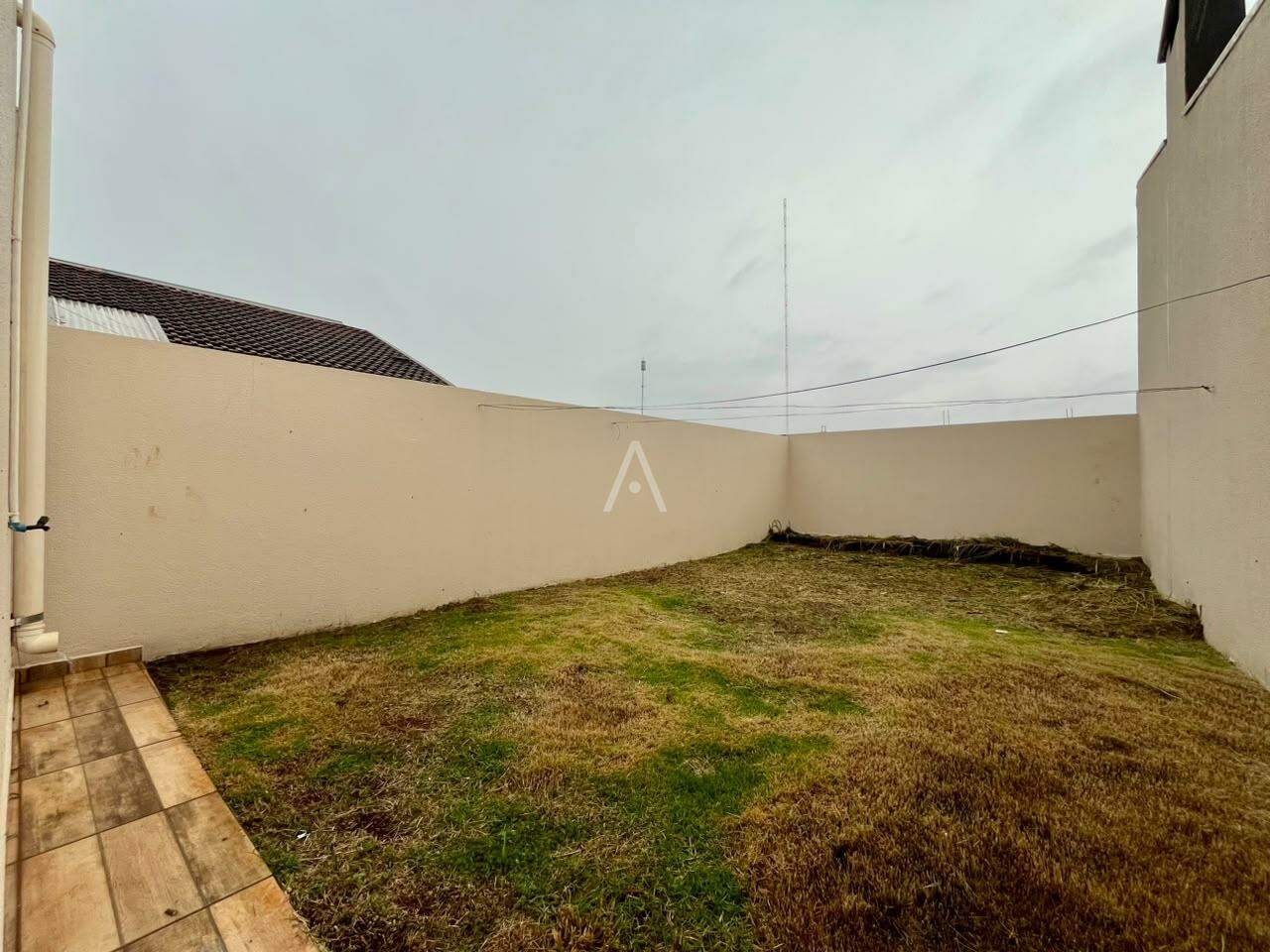 Casa Residencial para para aluguel no Bairro JARDIM COOPAGRO em TOLEDO: Sobra de terreno