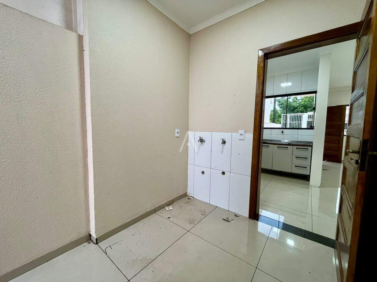 Casa Residencial para para aluguel no Bairro JARDIM COOPAGRO em TOLEDO: Área de serviço