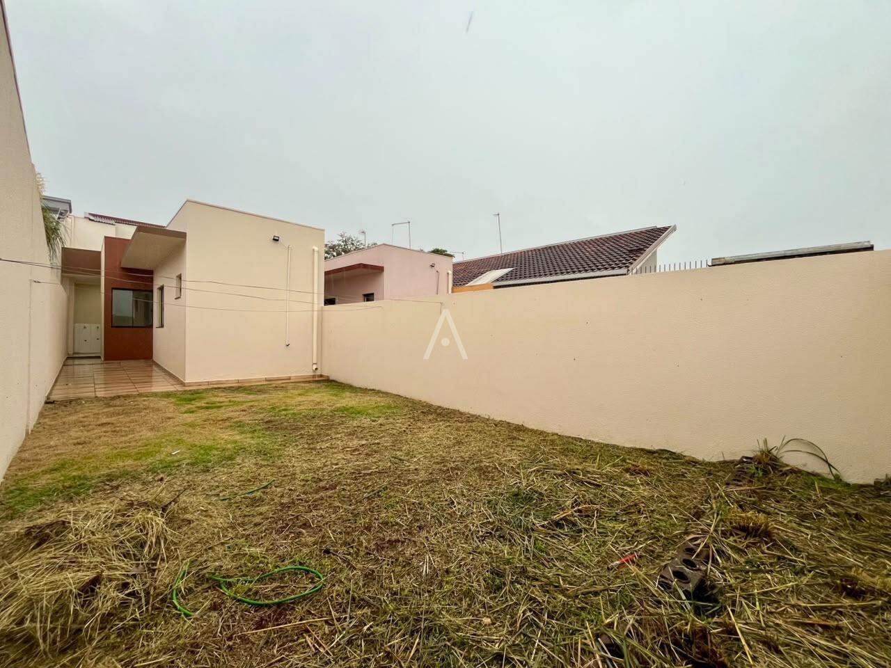 Casa Residencial para para aluguel no Bairro JARDIM COOPAGRO em TOLEDO: Sobra de terreno