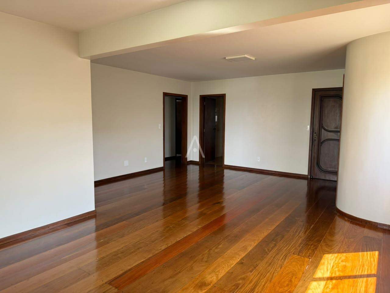 Apartamento para para aluguel no Bairro CENTRO em CASCAVEL: 