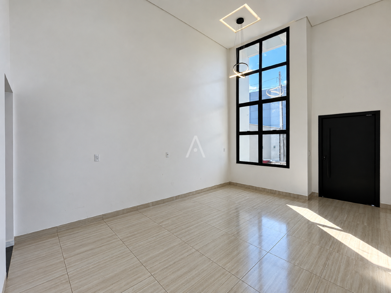Casa Residencial para para aluguel no Bairro Jardim Europa/América em TOLEDO: Sala de Estar
