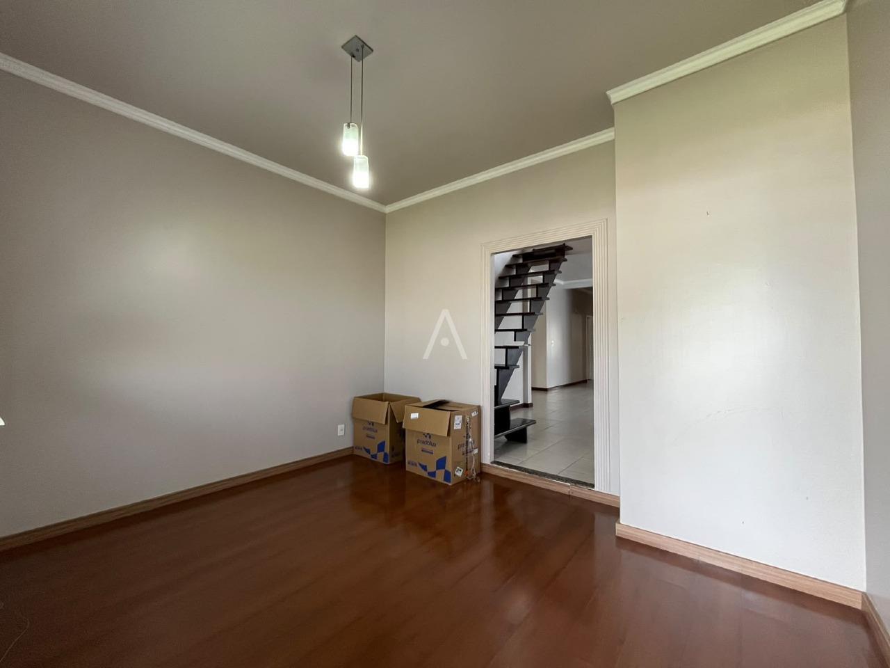 Casa Residencial para para aluguel no Bairro CENTRO em TOLEDO: Sala de Estar