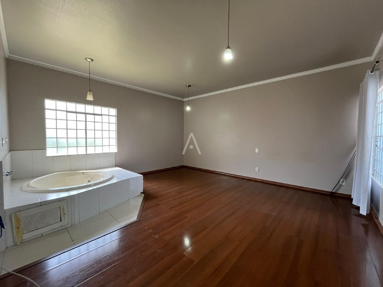 Casa Residencial para para aluguel no Bairro CENTRO em TOLEDO: Suíte Térreo