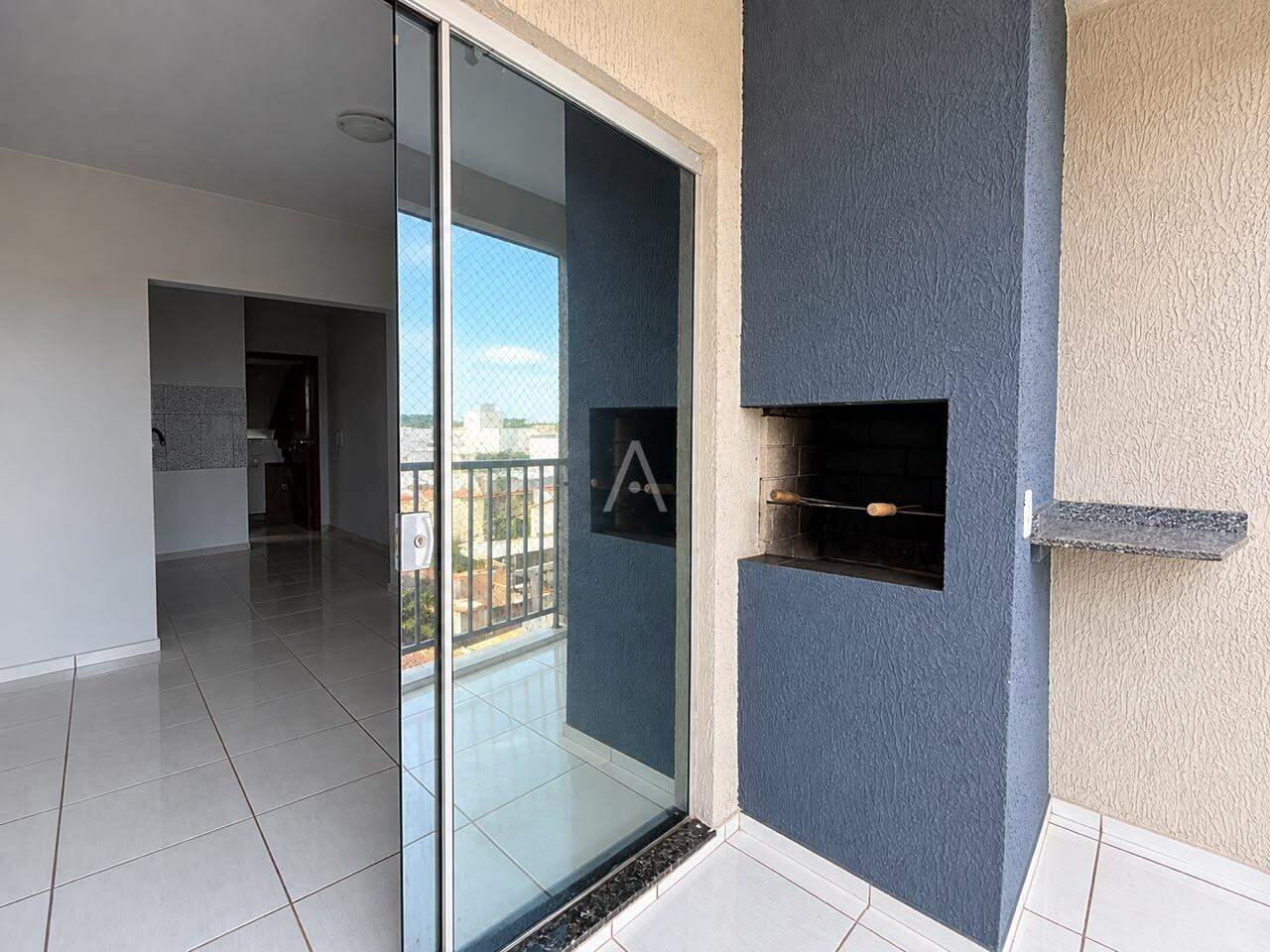 Apartamento para para aluguel no Bairro SAO FRANCISCO em TOLEDO: Sacada com Churrasqueira