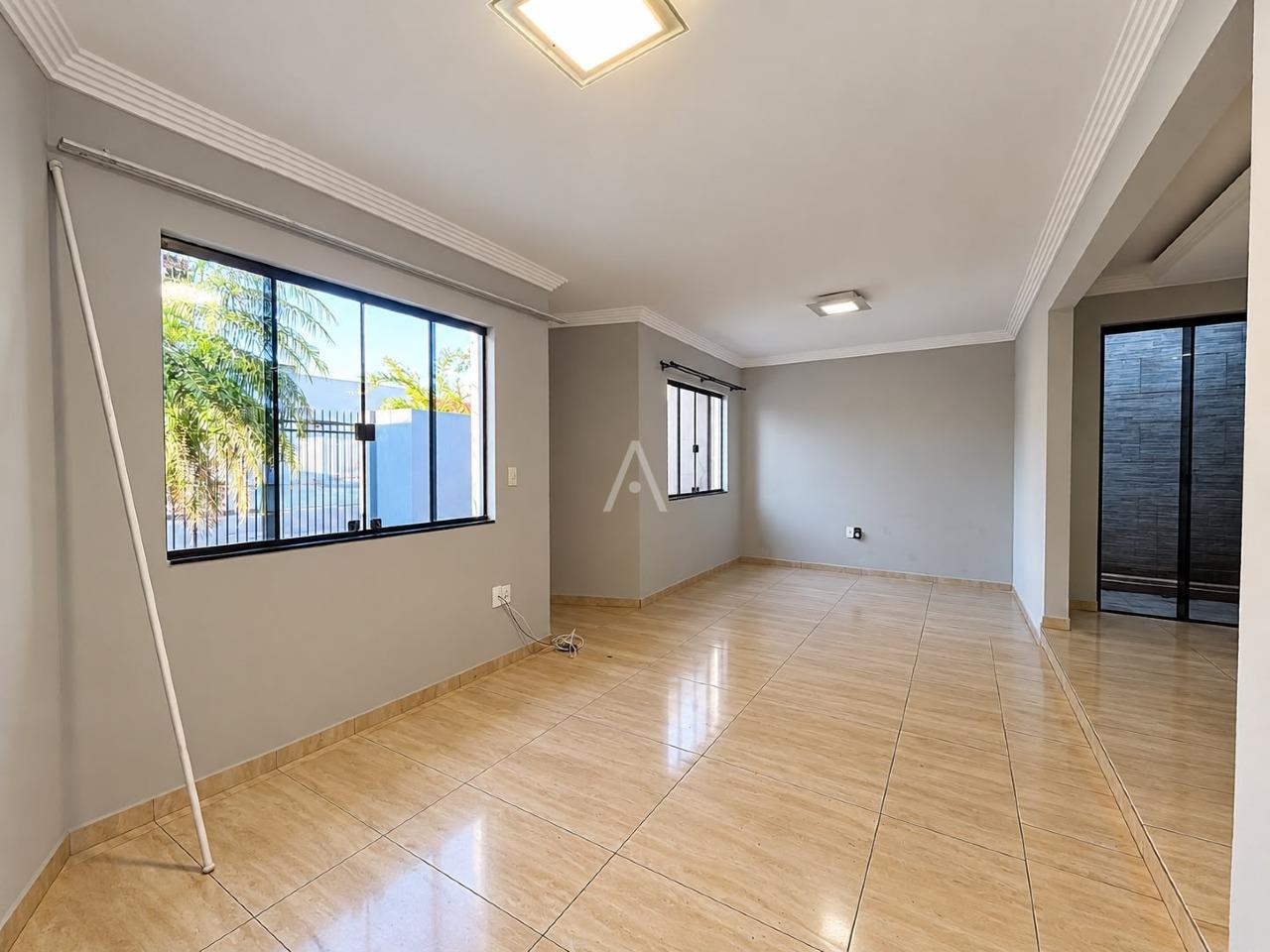 Casa Residencial para para aluguel no Bairro JARDIM GISELA em TOLEDO: Sala de estar