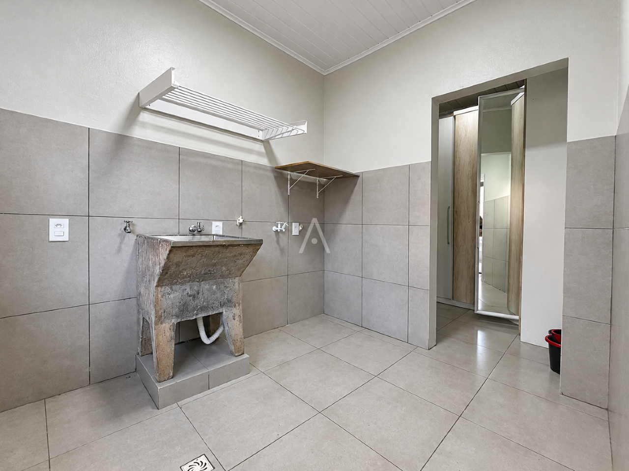 Casa Residencial para para aluguel no Bairro JARDIM GISELA em TOLEDO: Área de Serviço