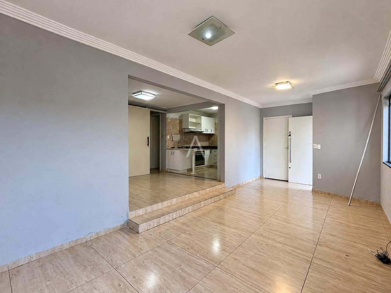 Casa Residencial para para aluguel no Bairro JARDIM GISELA em TOLEDO: Sala de estar