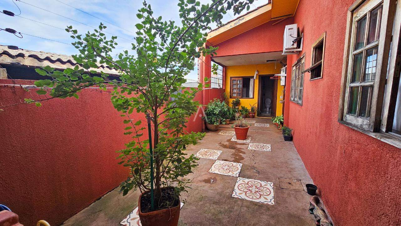Casa Residencial para à venda no Bairro UNIVERSITARIO em CASCAVEL: 