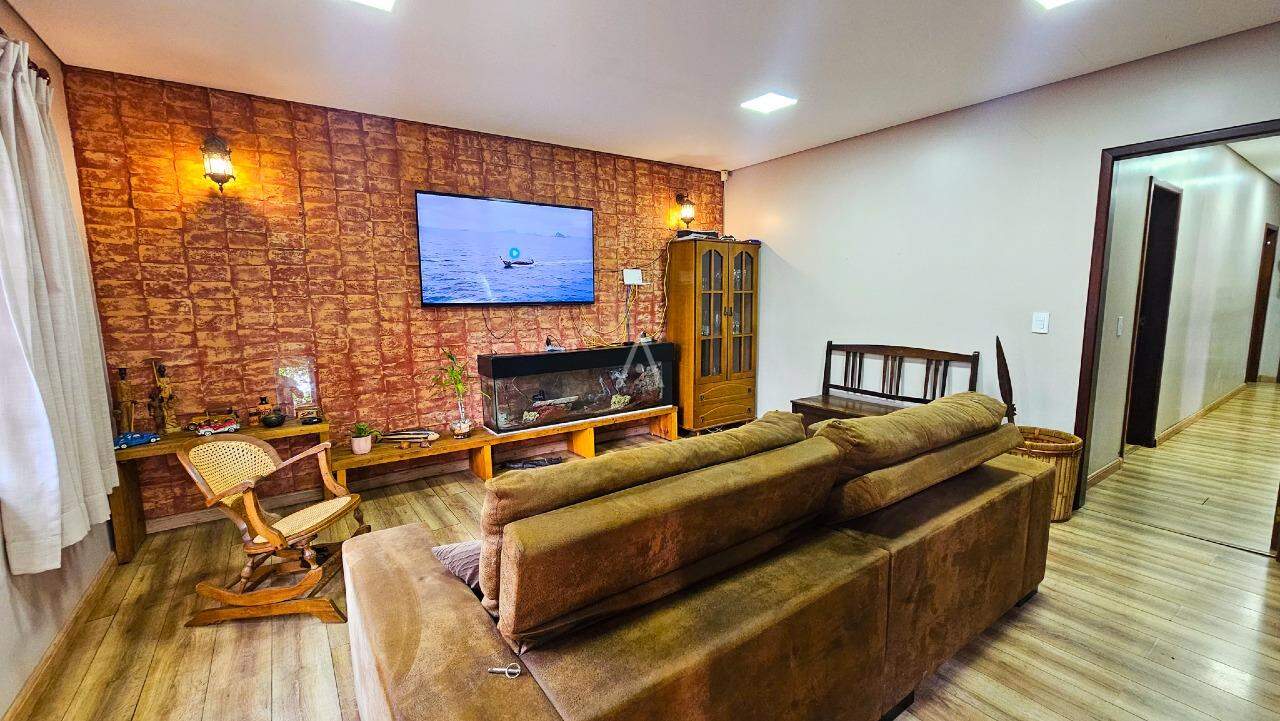 Casa Residencial para à venda no Bairro UNIVERSITARIO em CASCAVEL: 