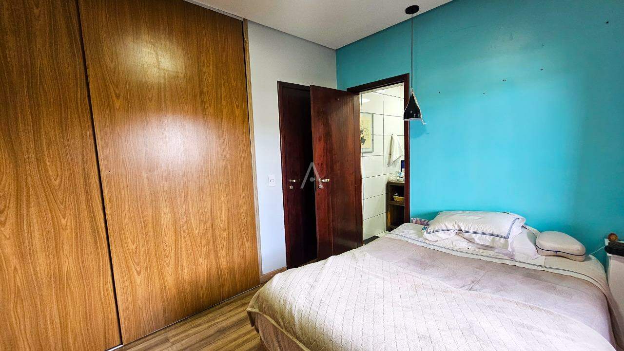 Casa Residencial para à venda no Bairro UNIVERSITARIO em CASCAVEL: 