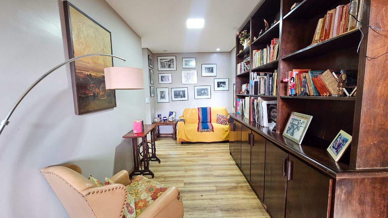 Casa Residencial para à venda no Bairro UNIVERSITARIO em CASCAVEL: 