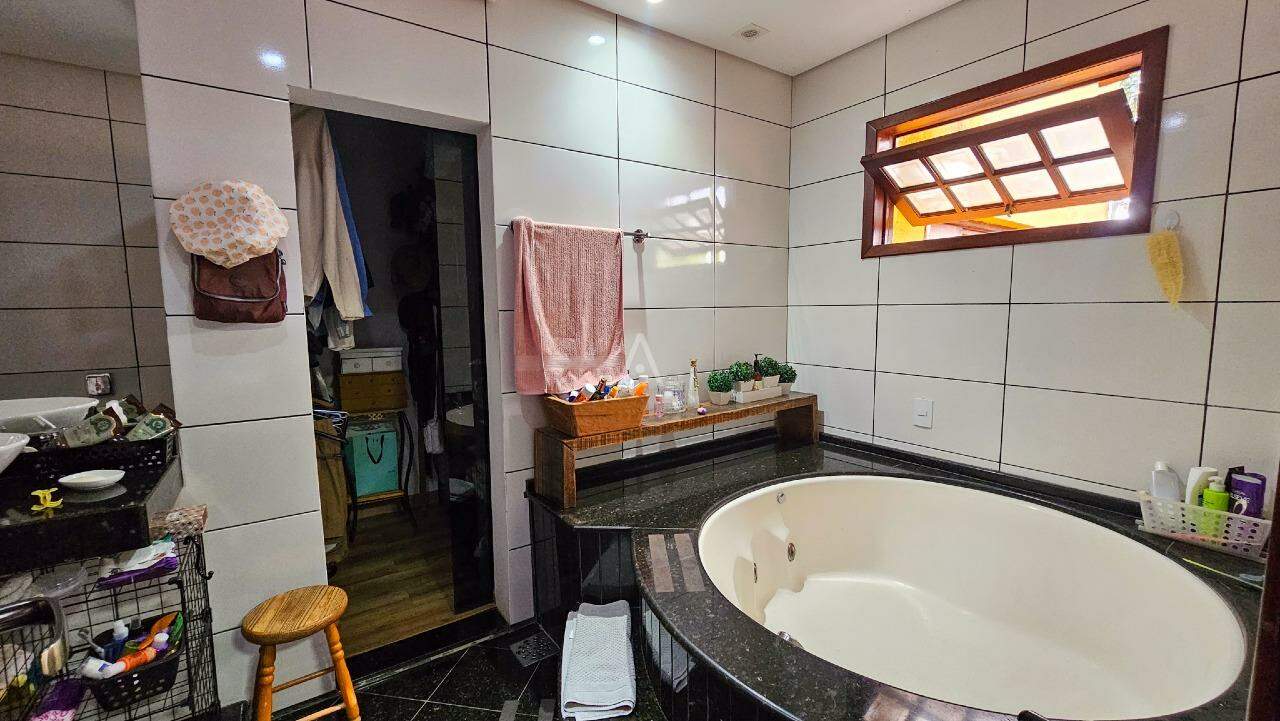 Casa Residencial para à venda no Bairro UNIVERSITARIO em CASCAVEL: 