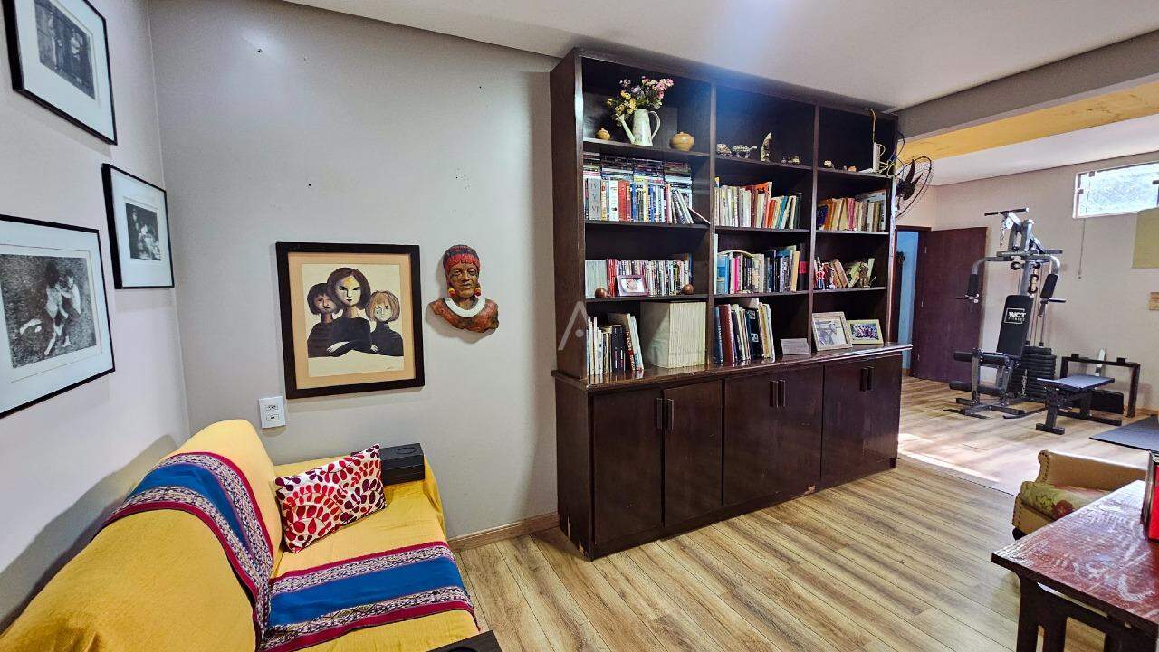 Casa Residencial para à venda no Bairro UNIVERSITARIO em CASCAVEL: 