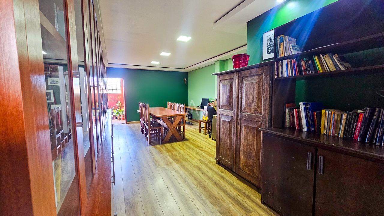 Casa Residencial para à venda no Bairro UNIVERSITARIO em CASCAVEL: 