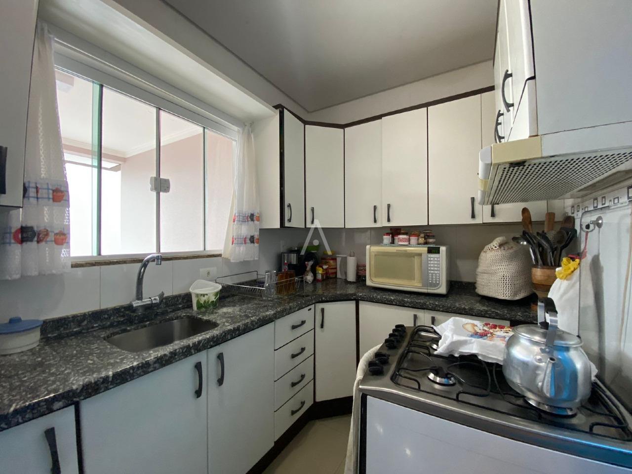 Sobrado para à venda no Bairro NEVA em CASCAVEL: 