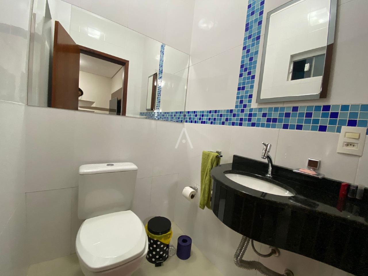 Sobrado para à venda no Bairro NEVA em CASCAVEL: 