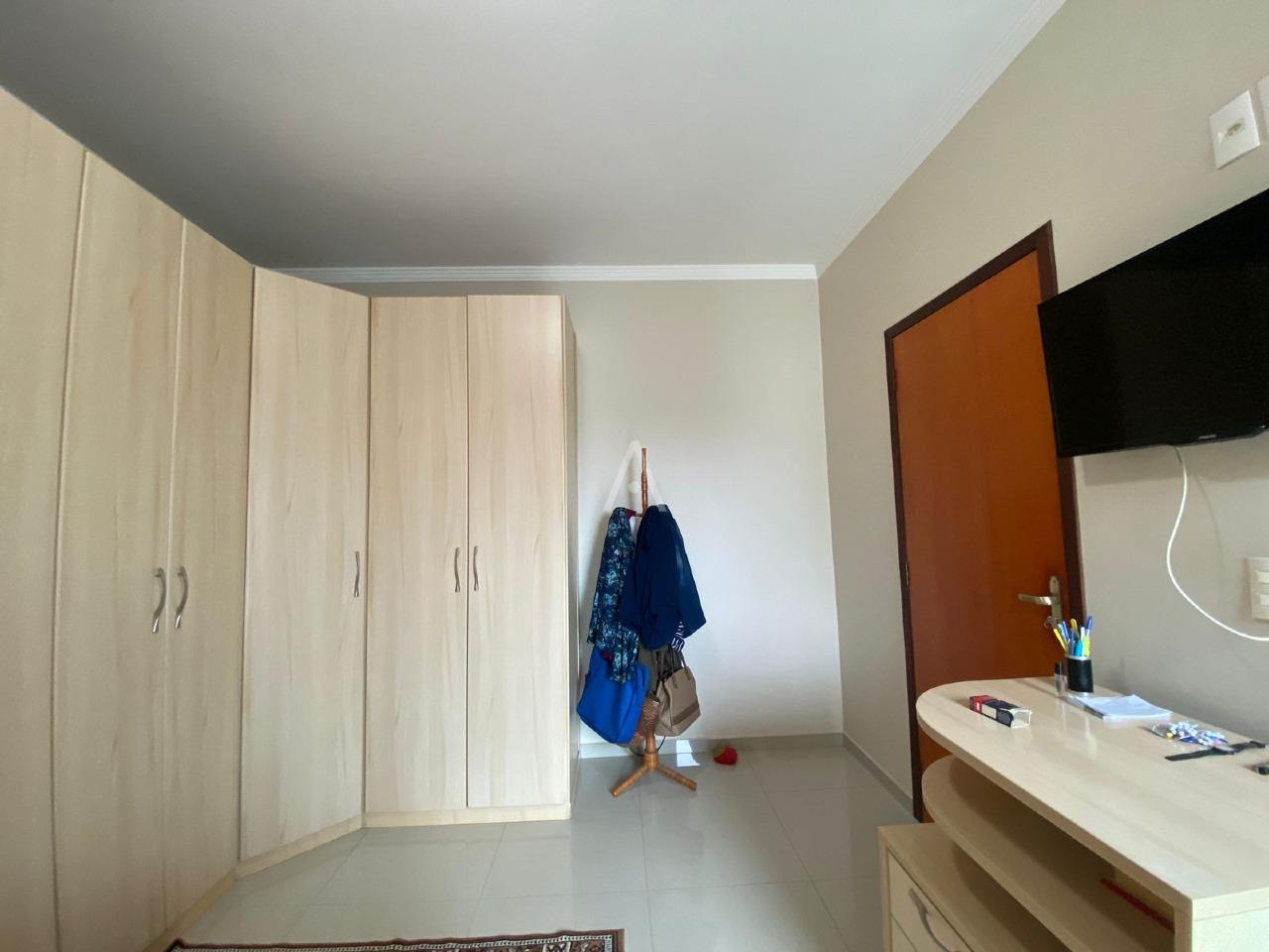 Sobrado para à venda no Bairro NEVA em CASCAVEL: 