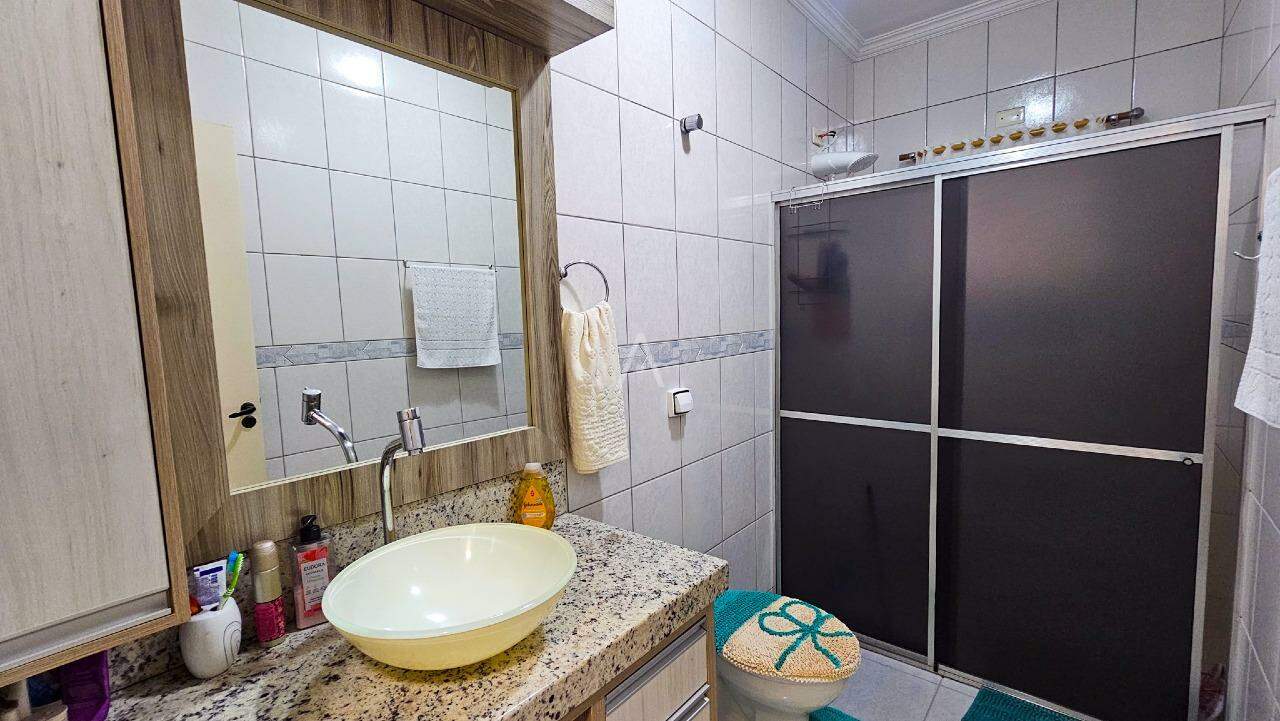 Casa Residencial para à venda no Bairro COUNTRY em CASCAVEL: 