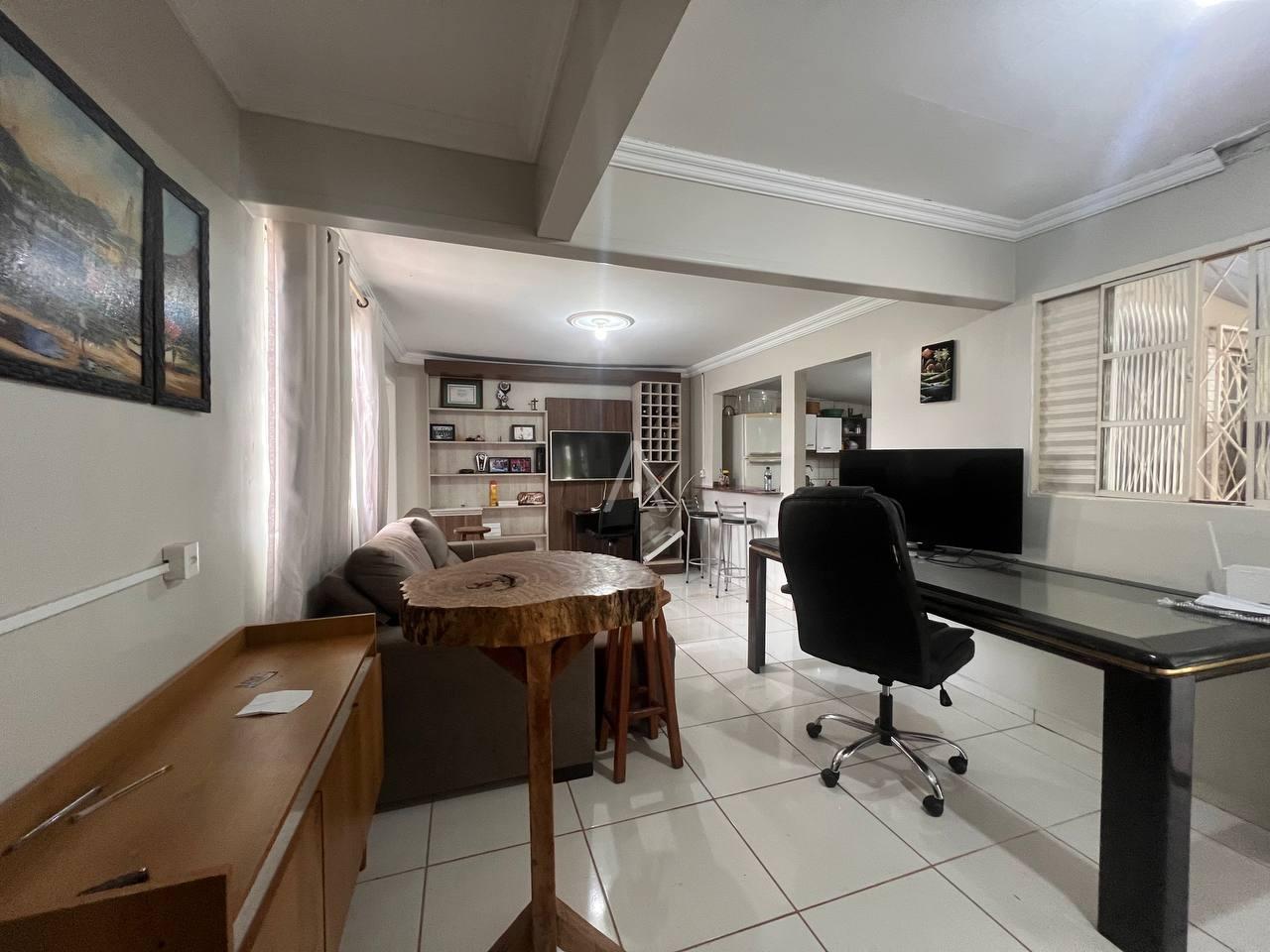 Casa Residencial para à venda no Bairro REGIAO DO LAGO em CASCAVEL: 