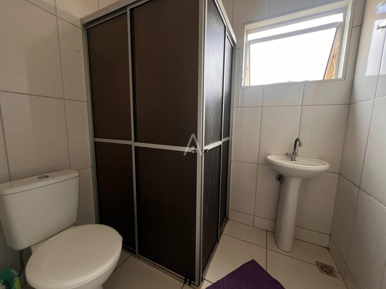 Casa Residencial para à venda no Bairro REGIAO DO LAGO em CASCAVEL: