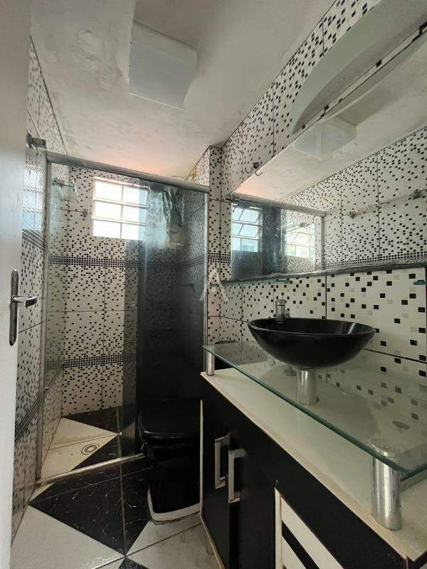 Apartamento para para aluguel no Bairro Vila Pioneiro em TOLEDO: Banheiro Social