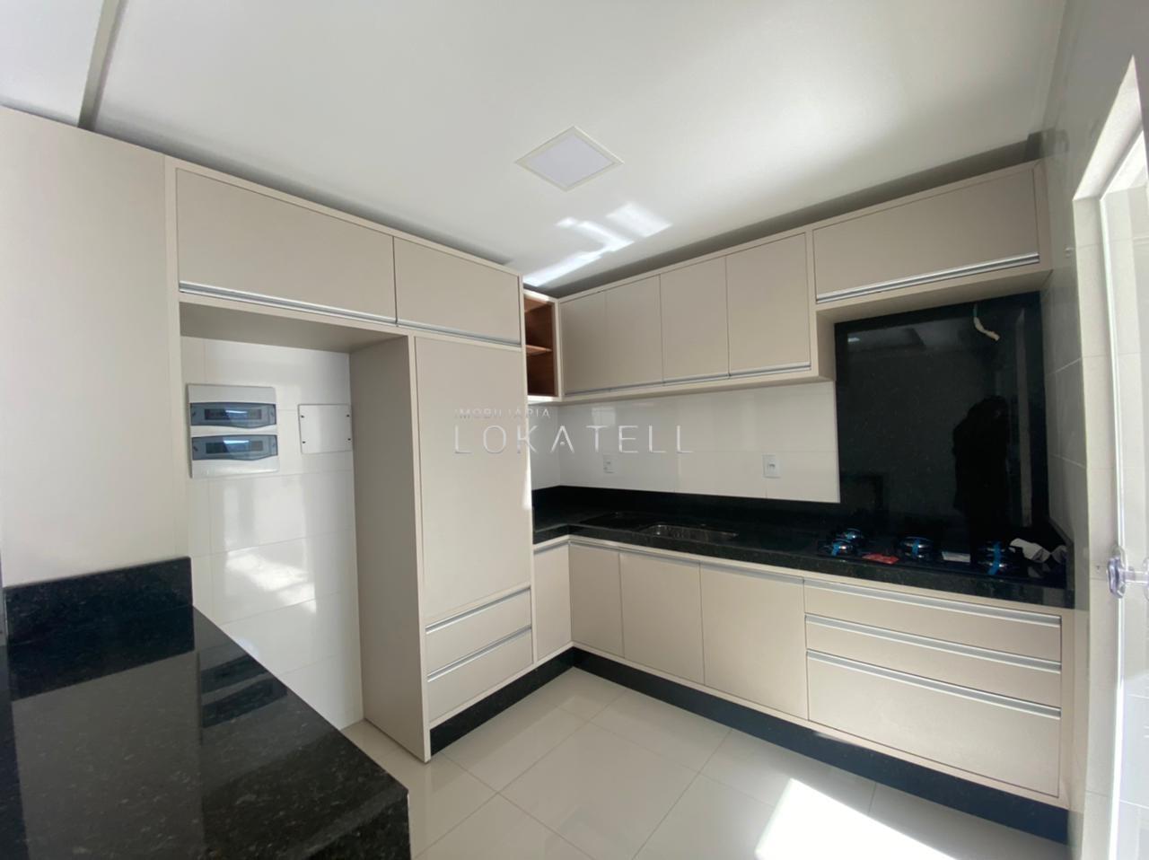 Sobrado para à venda no Bairro CANADA em CASCAVEL: 