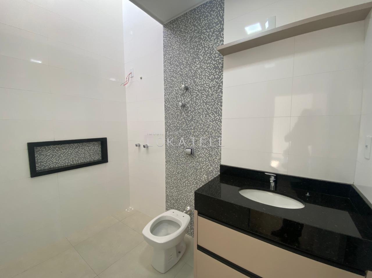 Sobrado para à venda no Bairro CANADA em CASCAVEL: 