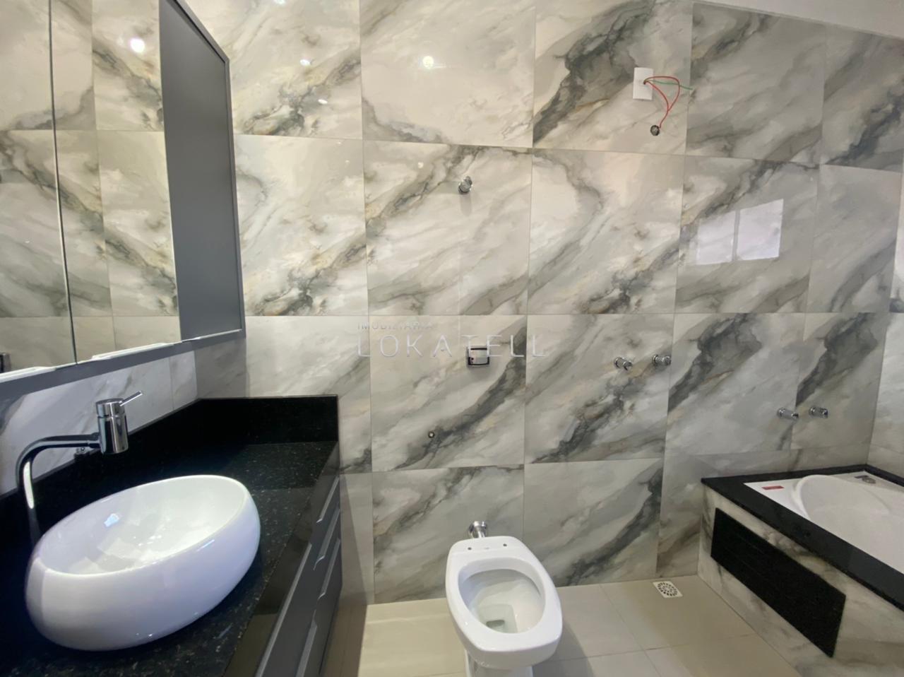 Sobrado para à venda no Bairro CANADA em CASCAVEL: 