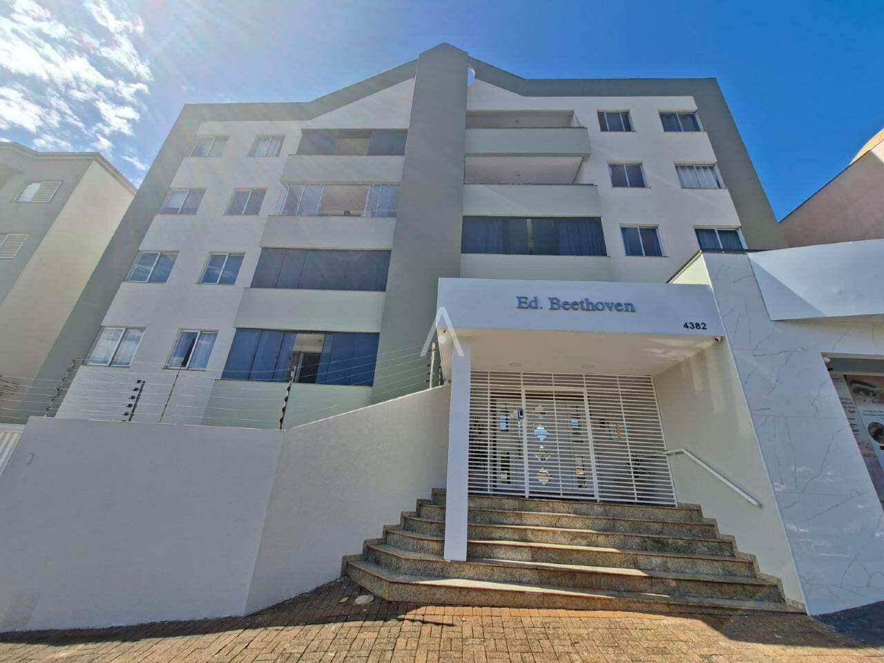 Apartamento para para aluguel no Bairro CENTRO em CASCAVEL: 