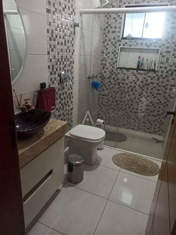 Sobrado para à venda no Bairro PACAEMBU em CASCAVEL: