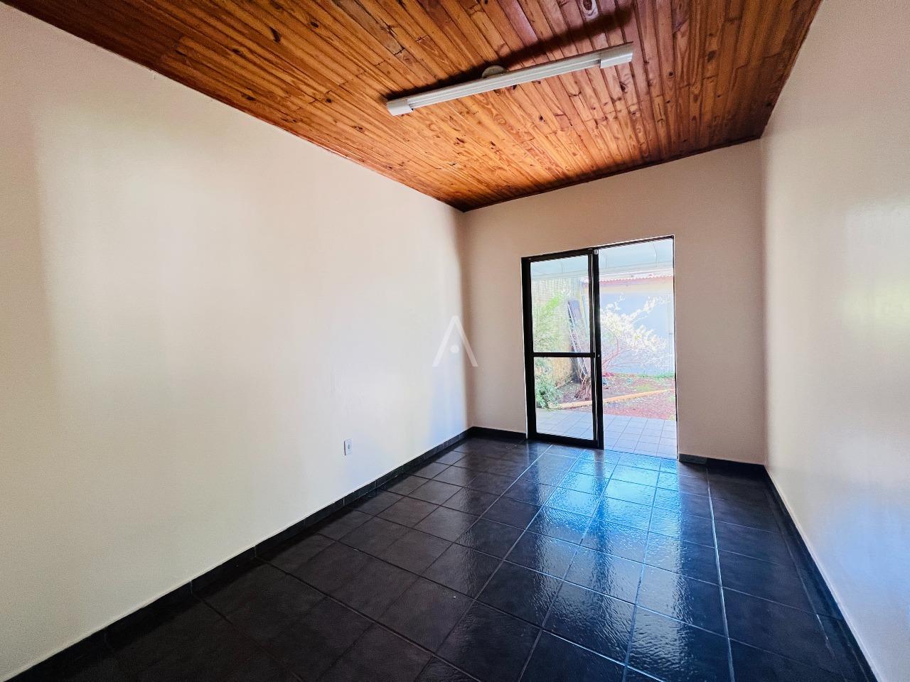 Casa Residencial para à venda no Bairro NEVA em CASCAVEL: 