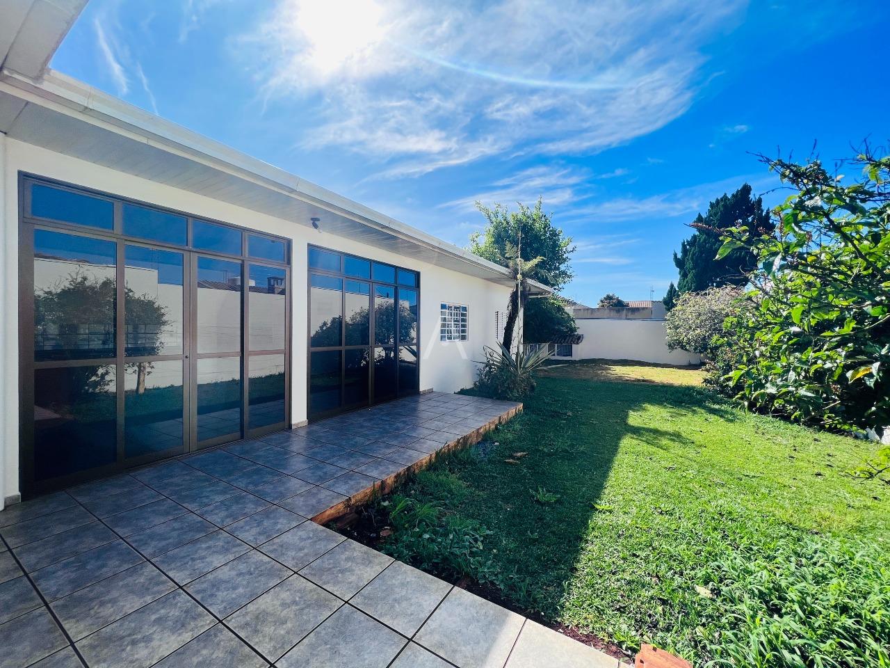 Casa Residencial para à venda no Bairro NEVA em CASCAVEL: Esta casa tem 3 vagas de garagem