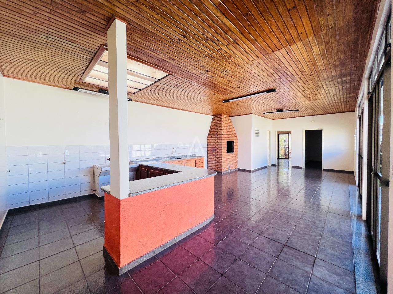 Casa Residencial para à venda no Bairro NEVA em CASCAVEL: Maravilhosa área de lazer com churrasqueira