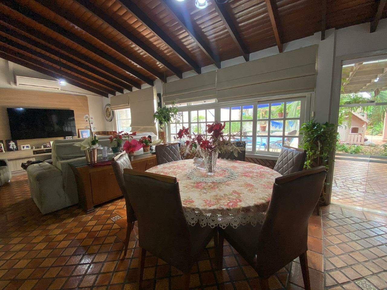 Sobrado para à venda no Bairro CENTRO em CASCAVEL: 