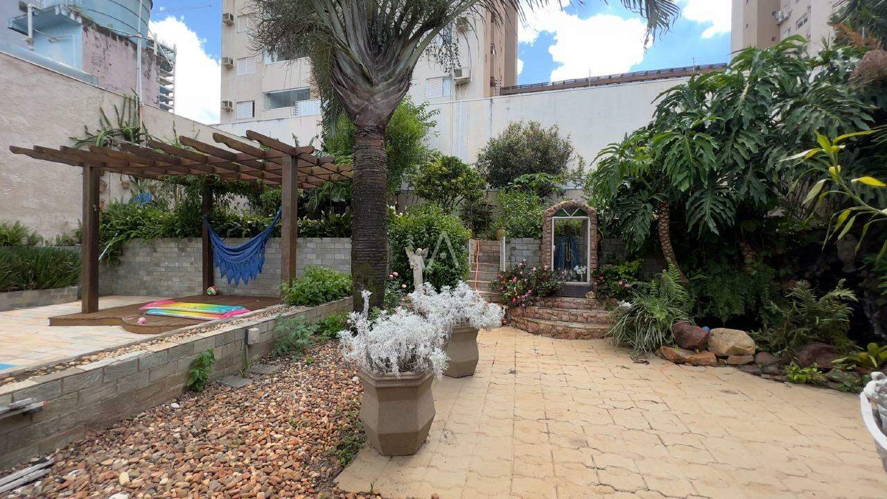 Sobrado para à venda no Bairro CENTRO em CASCAVEL: 