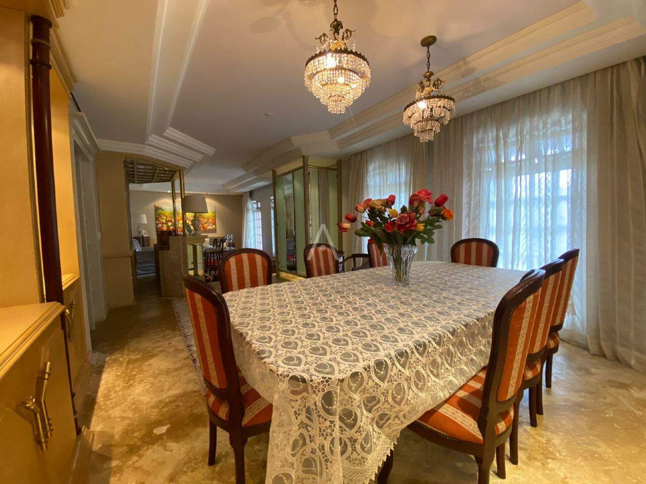 Sobrado para à venda no Bairro CENTRO em CASCAVEL: 