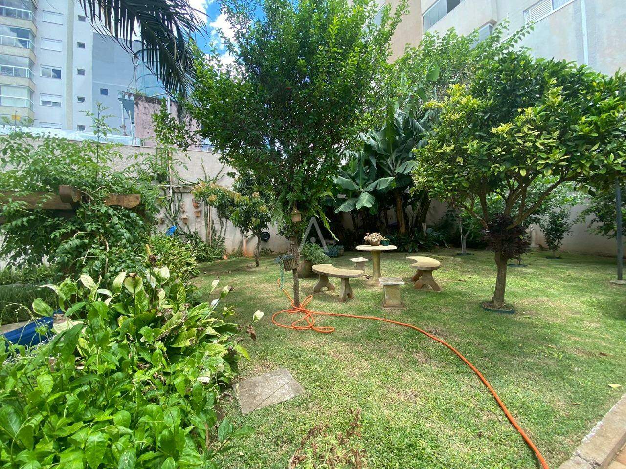 Sobrado para à venda no Bairro CENTRO em CASCAVEL: 