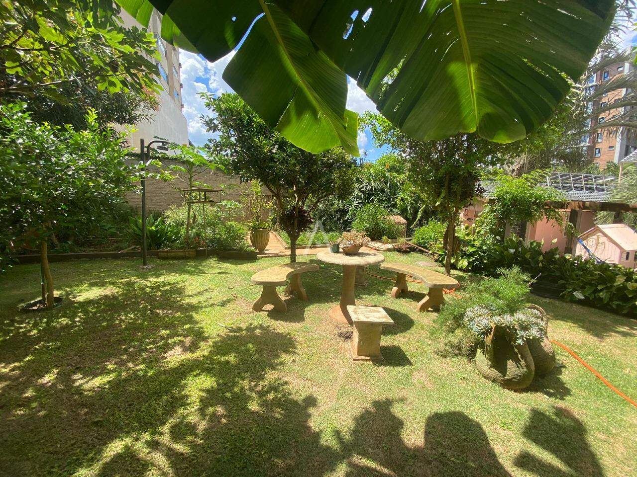 Sobrado para à venda no Bairro CENTRO em CASCAVEL: 