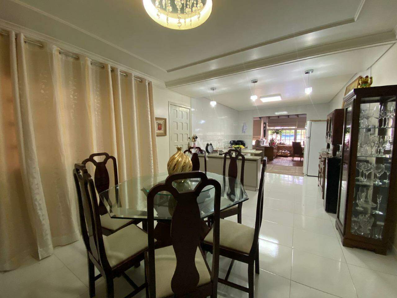 Sobrado para à venda no Bairro CENTRO em CASCAVEL: 