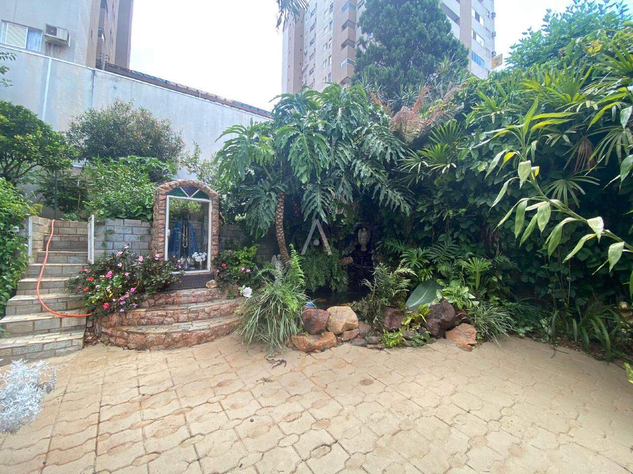 Sobrado para à venda no Bairro CENTRO em CASCAVEL: 