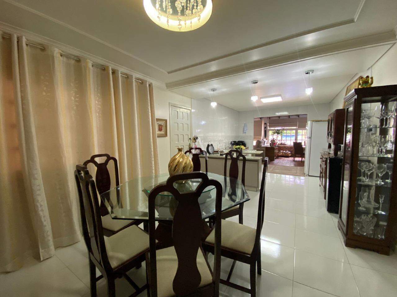 Sobrado para à venda no Bairro CENTRO em CASCAVEL: 