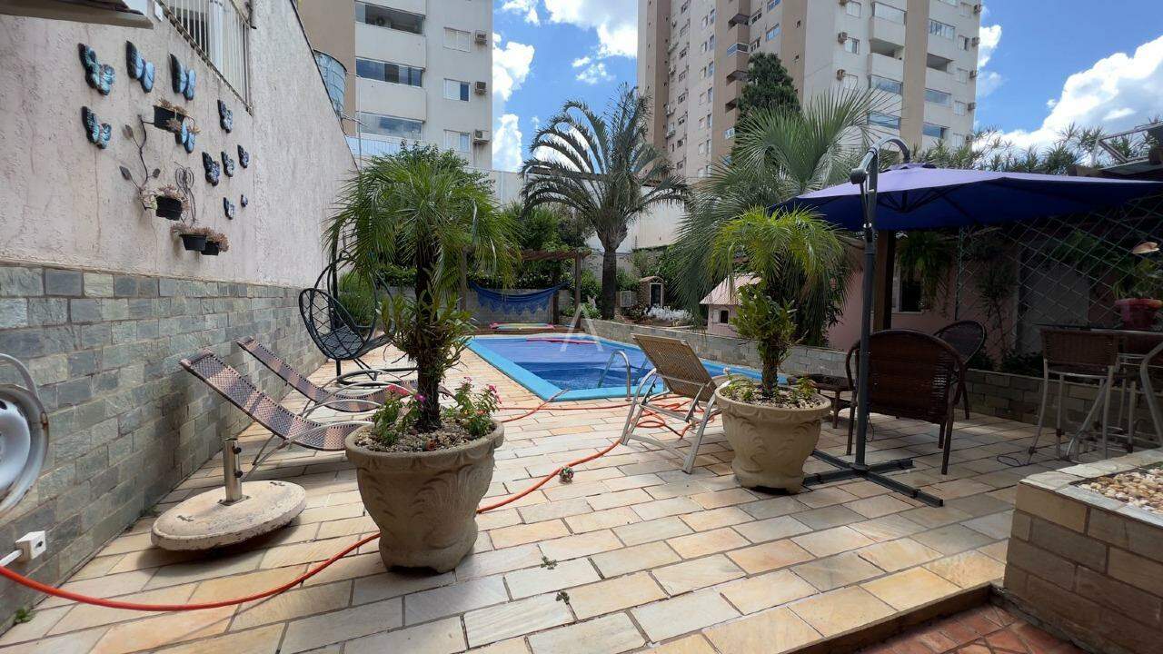 Sobrado para à venda no Bairro CENTRO em CASCAVEL: 